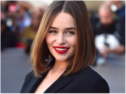 Emilia Clarke sorprende con cambio de look