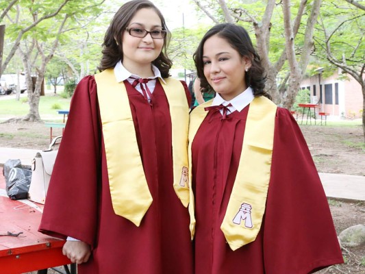 Entrega de títulos de Mayan School I parte