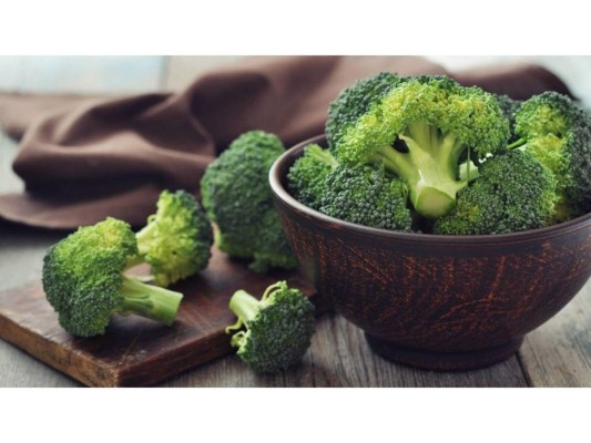 Vitamina B5. Se usa en el tratamiento de la artritis reumatoide. Está presente en el brócoli, los hongos y los huevos.