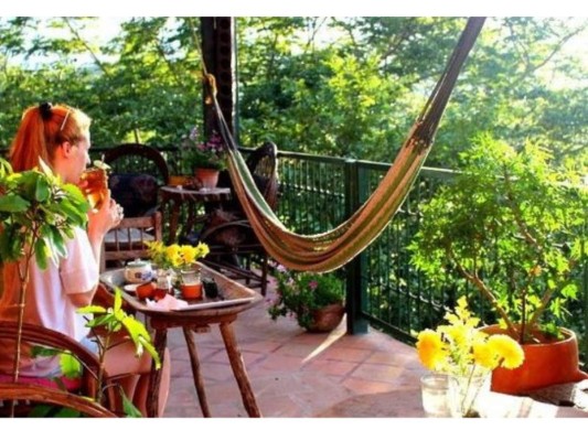 The Tea & Chocolate Place, Copán Ruinas: Aunque se pueda pensar, este no es un café o restaurante. Es un centro educativo donde se puede aprender acerca de temas ambientales y la biodiversidad de Honduras, al igual que todo lo que involucra el mundo de los Mayas. Podrás comprar productos naturales como tés, jabones, barras de chocolate y mucho más. Podrás visitarlo de lunes a sábado en horario de 4-6pm. Los viajeros recomiendan que llegues comido al lugar. Tip: ¡pide degustación de sus productos!