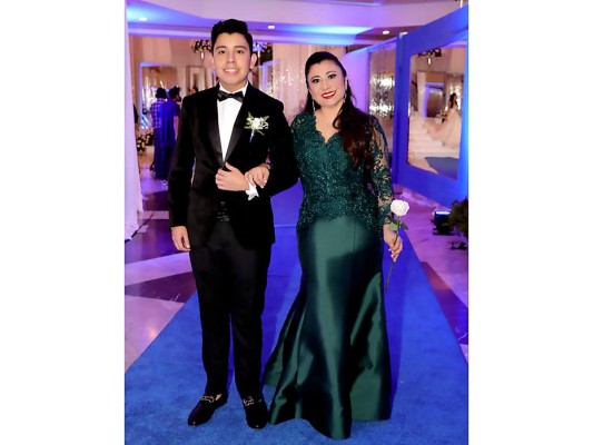 Los Seniors 2019 de la Del Campo International School despiden High School con una distinguida gala