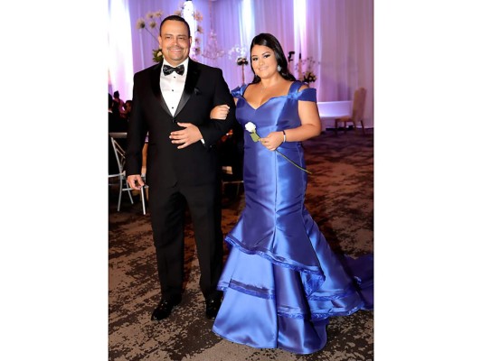 Los Seniors 2019 de Academia los Pinares celebran con elegante gala el éxito de terminar su highschool  
