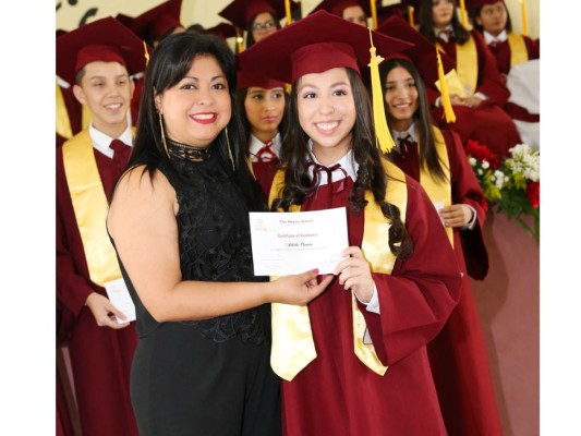 Entrega de títulos Mayan School II parte