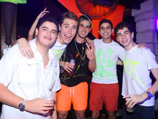 Neon Party por una noble causa