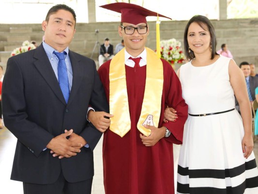 Entrega de títulos Mayan School II parte