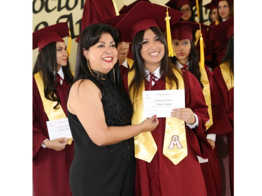 Entrega de títulos Mayan School II parte