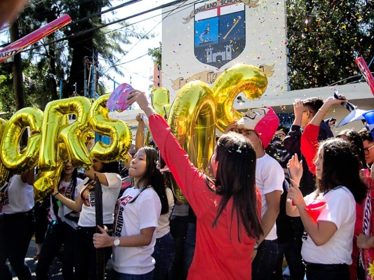 Seniors 2020 de la England School hacen su increíble entrada