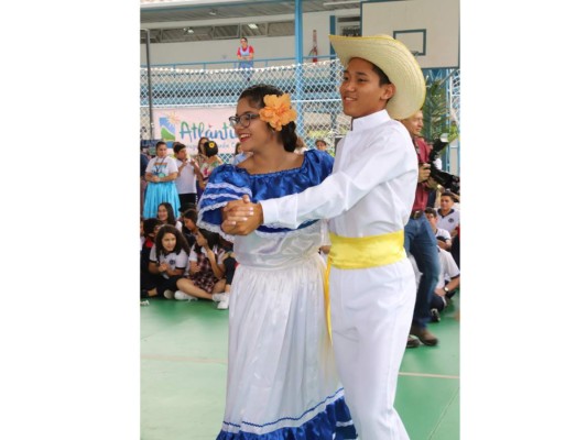 Macris School realiza Feria de Identidad Nacional