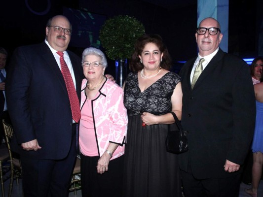 Jorge, Martha, Maito y Miguel Canahuati.