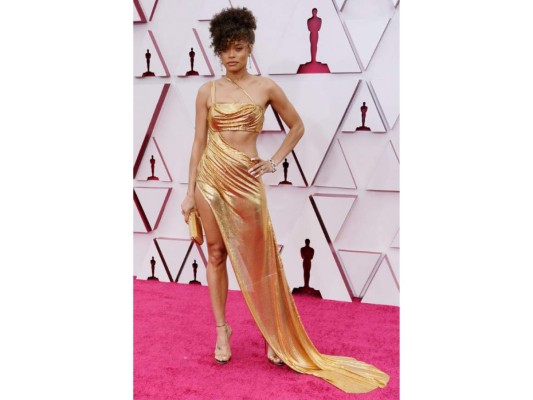 Andra Day<br/> La estrella de The United States vs. Billie Holiday se veía radiante en su vestido dorado de Vera Wang. ¡Atrevidamente sexy!