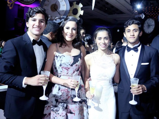 Glamour en la gala de la Escuela Internacional Sampedrana