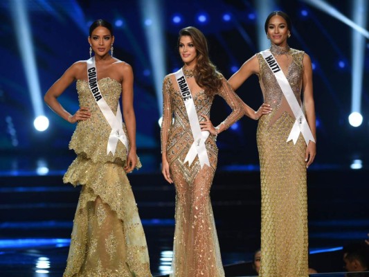 El protocolo del certamen después de las nueve, redujo el número de finalistas a seis dentro de las que se postularon Colombia, Francia y Haití como las tres mujeres más bellas del Miss Universo