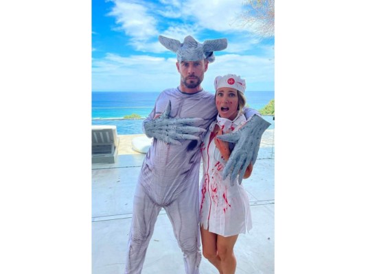 Elsa Pataky se convirtió en una enfermera zombie y Chris Hemsworth, pues, de un monstruo.