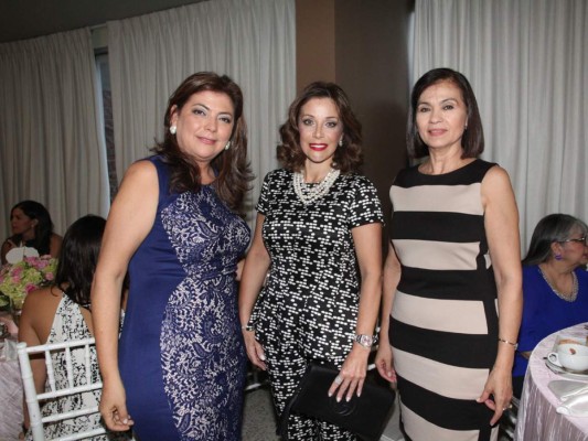 Alegre shower para María José Welchez  
