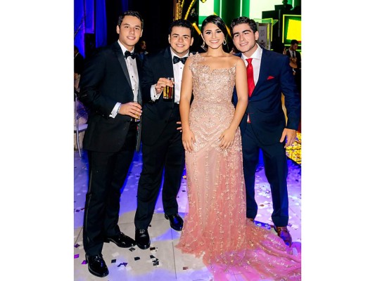 'Dream Big y Shine' la Gala de los Seniors 2019 de la Escuela Internacional Sampedrana  