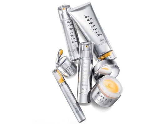 3. Cuidado con las arrugas<br/><br/>La mejor opción para prevenir las líneas de expresión es aplicar una crema que combine los antioxidantes principales para regenerar la piel del rostro. Aplica una crema como la de Prevage que aumenta con el paso de los días la firmeza de la piel, dejándola tersa, luminosa y libre de manchas o pecas.