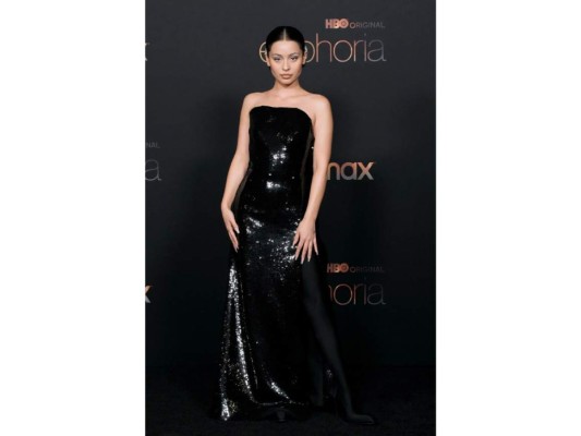 Alexa Demie<br/>Vestir lentejuelas de noche siempre será una buena opción, y Demie lo entendió muy bien. Usó un vestido de lentejuelas completamente negro sin tirantes y hecho a la medida de Balenciaga. ¡Parecía una chica mala! Pero muy a la moda.<br/>