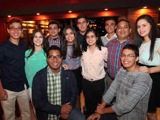 Alumnos de Macris School celebran logros obtenidos en Olimpiadas de Matemáticas