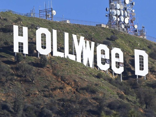 Cambian letrero de Hollywood para hacer referencia a la marihuana
