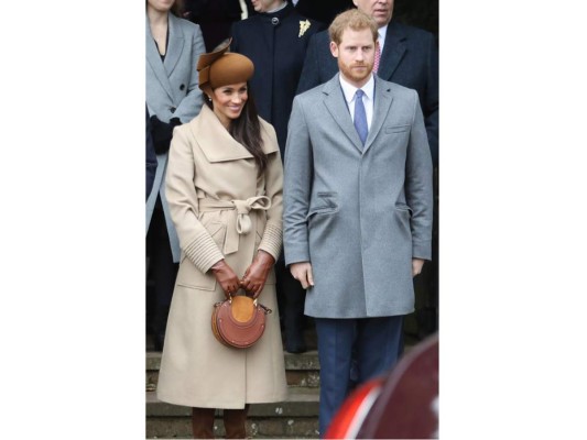Meghan Markle asistió al primer acto público con la familia real británica, junto con su prometido el Príncipe Harry, a la tradicional misa de Navidad celebrada en la iglesia de Santa Magdalena, en Sandringham, Norfolk.