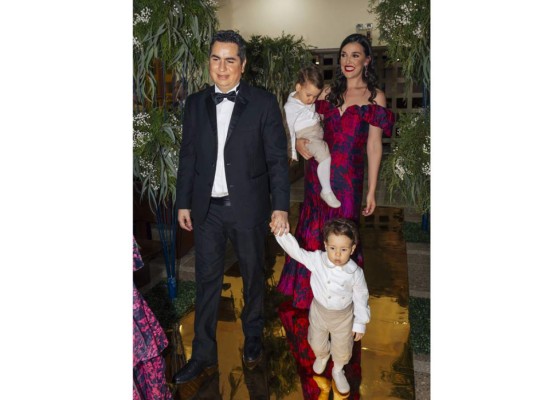 Ricardo y Natalia Rodríguez con sus hijos Fabian y Mateo.