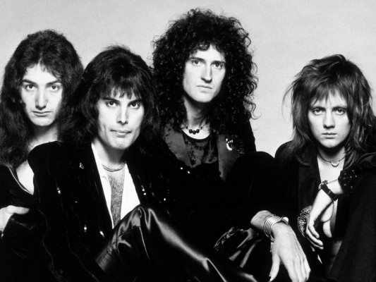Queen solo tuvo cuatro nominaciones a lo largo de su carrera, ganando, como te imaginas, nunca de ellas.