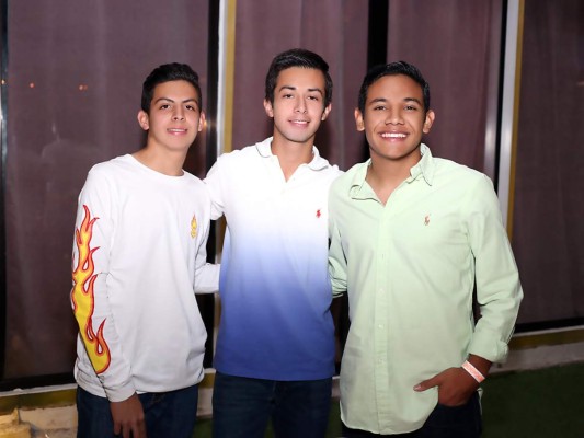 Farewell de seniors y juniors de Macris School