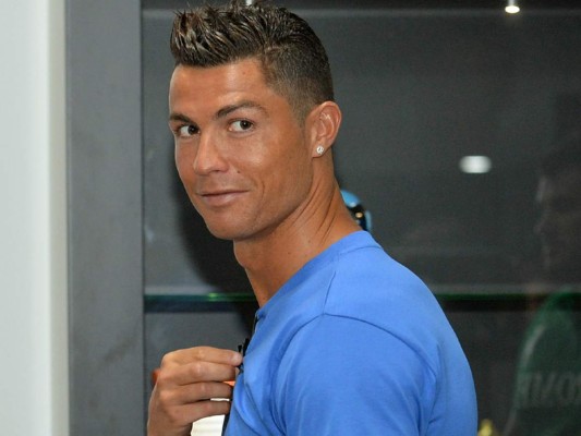 Cristiano Ronaldo empujó a un fan que pedía una selfie