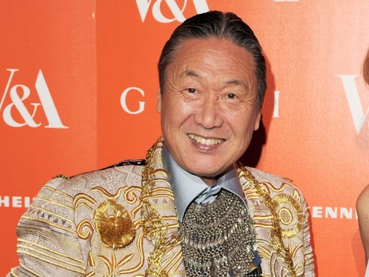 El vanguardista diseñador falleció el pasado 21 de Junio, tras ser diagnosticado con Leucemia Mieloide Aguda (LMA), según informó su hija por medio de una publicación en redes sociales, en honor a este pionero de la moda japonés, te mostramos un poco de su legado y sus prendas más representativas.<br/><br/>