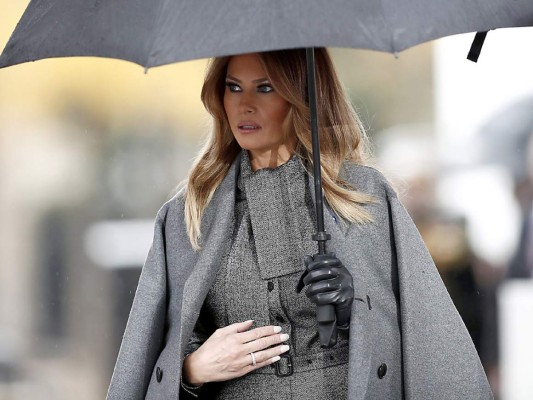 Impecable como siempre, Melania Trump asistió en noviembre de 2018 a la ceremonia del Armistice Day, 100 años después del final de la Primera Guerra Mundial, en el Arco del Triunfo en París, Francia (Benoit Tessier/Pool Photo via AP)