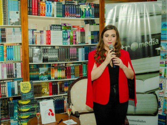 Stephanie Anne presenta su libro 'A Poppy Rose'