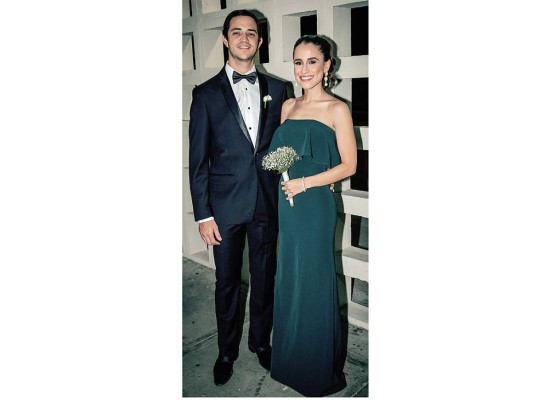 Héctor Bustillo y Sara Bogran unen sus vidas en matrimonio