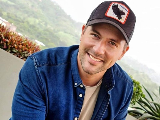 Gustavo Leone, quien es un actor, presentador y productor argentino viviendo en Honduras, ha llegado a obtener más de 300 mil seguidores.