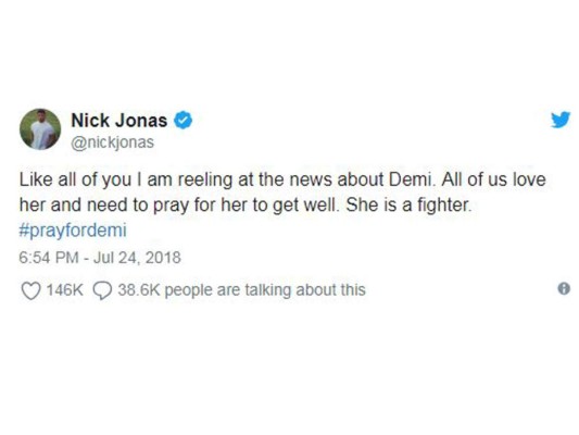 “Como todos ustedes, estoy dando vueltas con las noticias sobre Demi. Todos nosotros la amamos y debemos orar para que se mejore. Ella es una luchadora. #prayfordemi”.