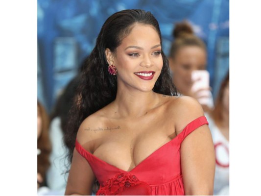 Rihanna lanza colección de lencería para San Valentín