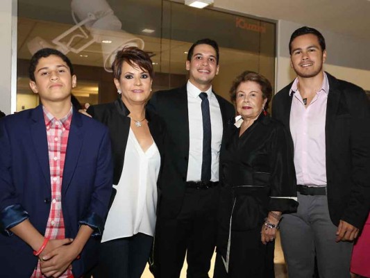 Novo Concepto inaugura work studio