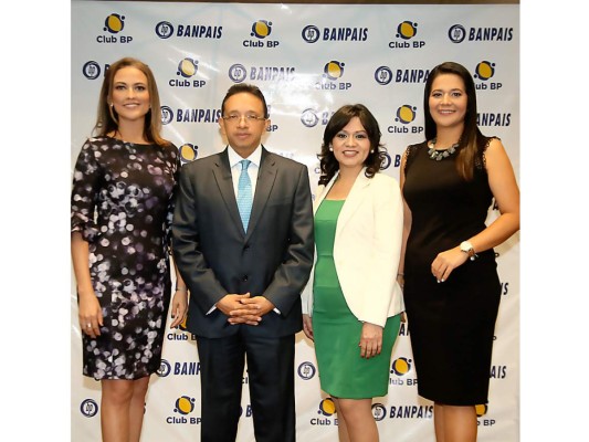 Mayra Lozano, Carlos Amaya, Alba Meza y Wendy Fuentes, ejecutivos de Banpais. Foto: Gerson Alachán