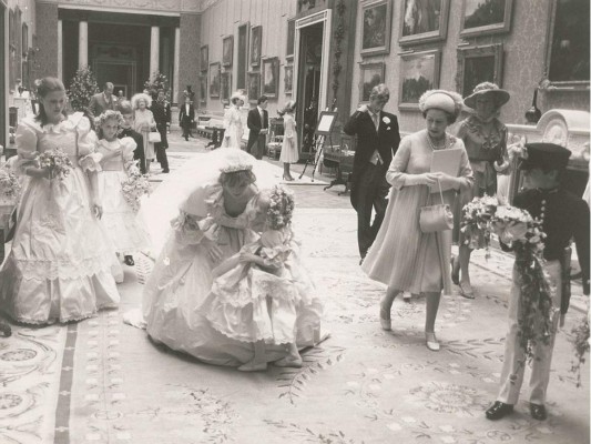 Fotos nunca antes vistas de la boda del príncipe Carlos y la princesa Diana