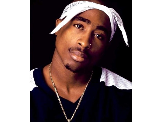 El rapero Tupac Shakur se encuentra viviendo en en Cuba con su abuela, a dias de su supuesta muerte estaba a punto de ingresar en prisión por una paliza a un asistente de producción de uno de sus videoclips.