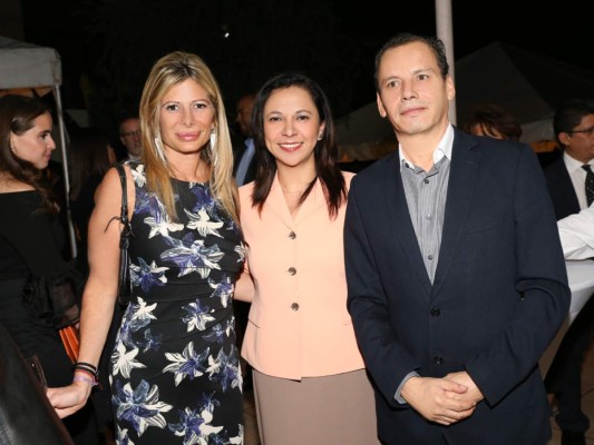 Recepción para despedir al embajador James Nealon