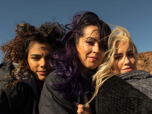 Sky Rojo: De los creadores de La Casa de Papel, un grupo de mujeres de distintas nacionalidades, deciden huir de su proxeneta. Encontrándose con mucho drama y acción en el camino. Estrena 19 de marzo.