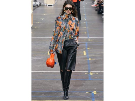 Off –White, otoño 2021. <br/>Esta colección de Virgil Abloh se lanzó antes de la Semana de la Moda de París, luego de un gran periodo de cuarentena.