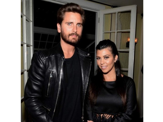 Kourtney Kardashian molesta con Scott Disick y Sofia Richie