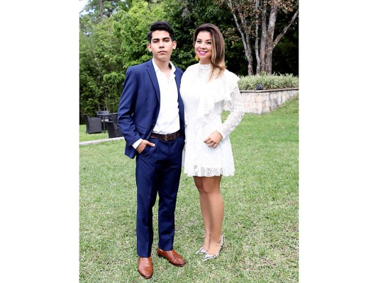 Asahel Escober y su mamá, Claudia Ávila.