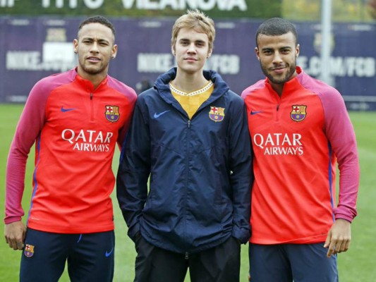 El cantante canadiense aprovechó su visita a Barcelona para entrenar junto a Neymar.