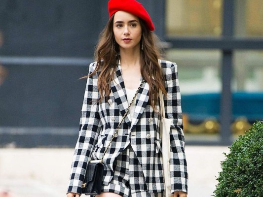 Los mejores outfits de Lily Collins en “Emily in Paris”