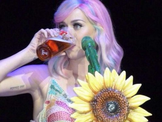 Los cantantes son bastante específicos con lo que piden en camerinos. Cuando se trata de alcohol, Katy siempre solicita dos botellas del vino Santa Margarita Pinot Grigio.