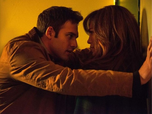 6. The Boy Next Door<br/>Estrenada en 2015, y siendo una de las películas más recientes de la boricua, tenía el potencial de ser una buena cinta de suspenso, pero no lo fue. Jennifer interpreta a una mujer casada teniendo una aventura con su joven vecino. Las cosas se salen de lugar cuando el personaje de J-Lo decide terminar las cosas y el adolescente se obsesiona con ella. Es decir, todos estamos un poco obsesionados con Jennifer, ¿no es verdad?