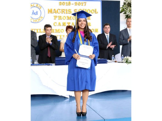 Entrega de títulos de la Macris School, generacion 2017