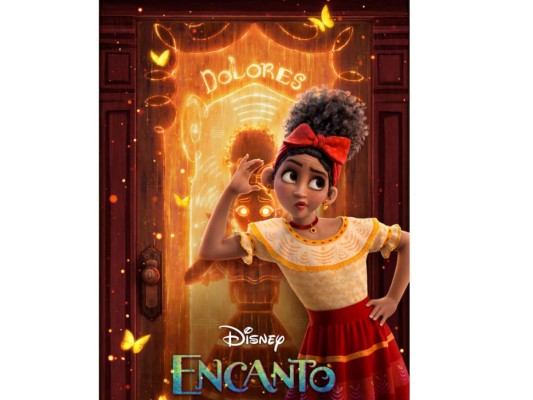 El poder de Dolores es que tiene un súper oído, inspirado en esa personita de la familia que ama contar y que le compartan chismes, aquella que es incapaz de guardar un secreto. Dado su don en la vestimenta encontramos patrones de ondas de sonido.